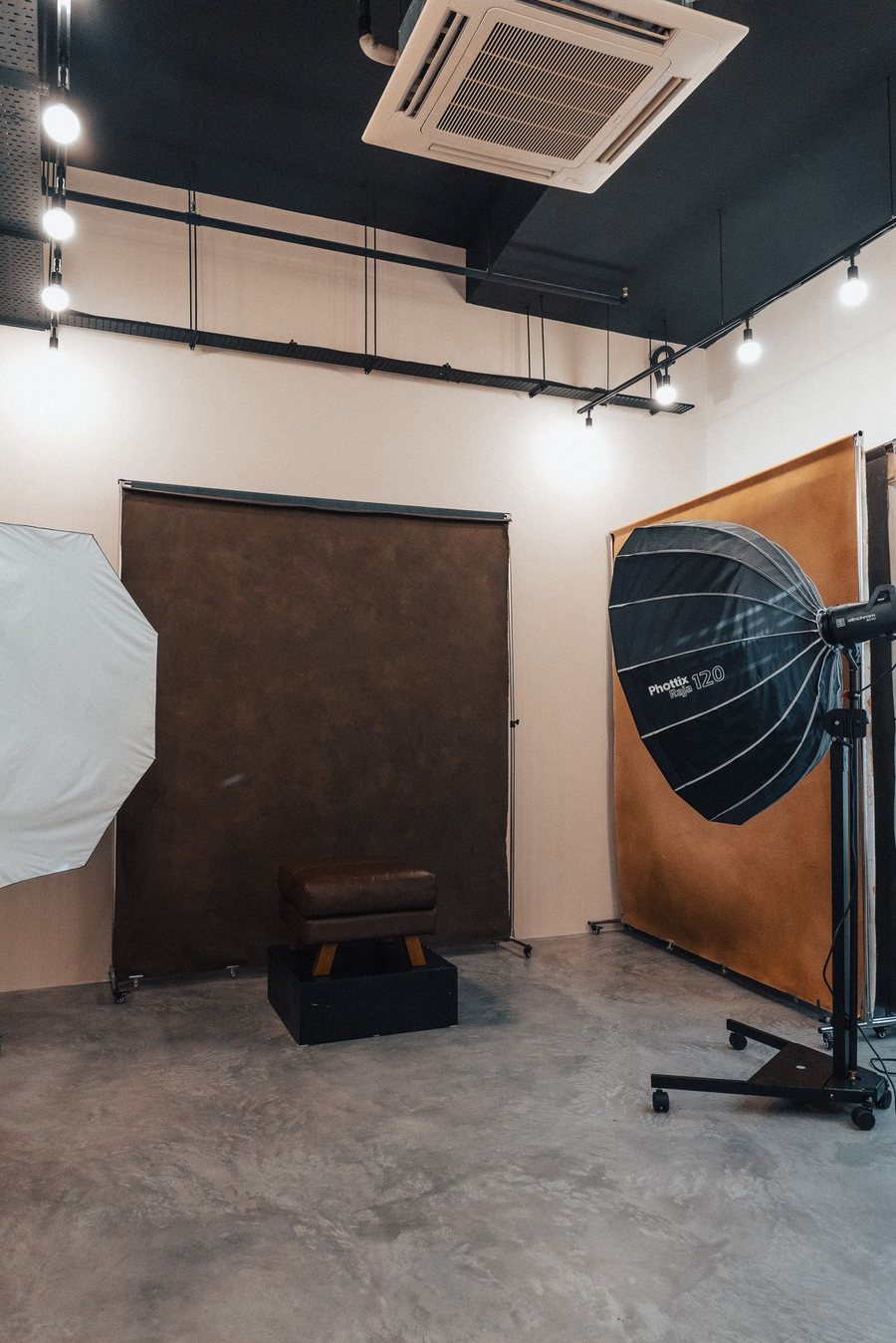 Furtographed studio — lounge and rest area